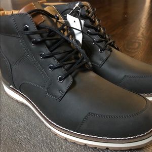 Lace up men’s casual boots
